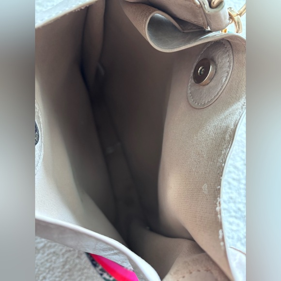 Stylish Taupe Crossbody Bag with Pink Strap - Picture 4 of 6